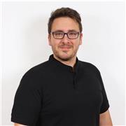 Doy clases a todos los niveles y necesidades, desde refuerzo para aprobar exámenes como clases de conversación.